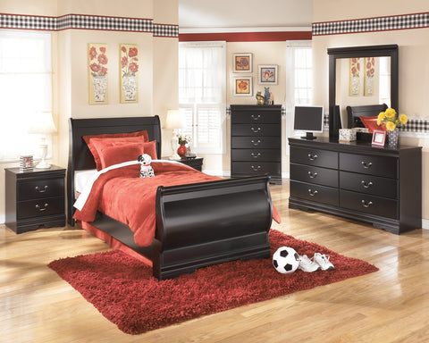 Huey Vineyard Full Sleigh Bed with Mirrored Dresser, Chest and Nightstand