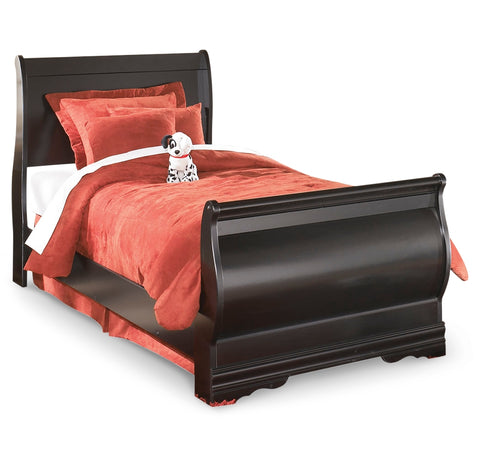 Huey Vineyard Full Sleigh Bed with Mirrored Dresser, Chest and Nightstand