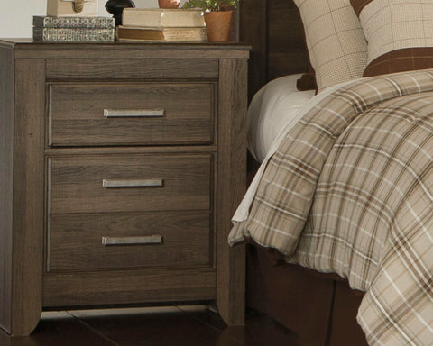 Juararo King/California King Panel Headboard Bed with Mirrored Dresser and 2 Nightstands