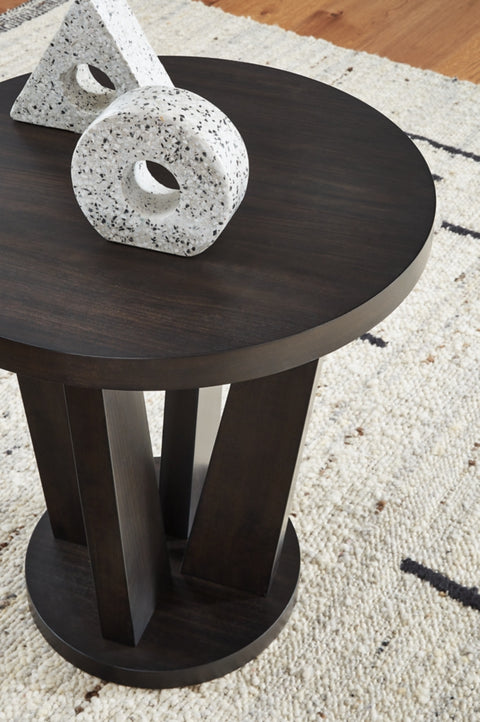 Chasinfield Coffee Table with 1 End Table